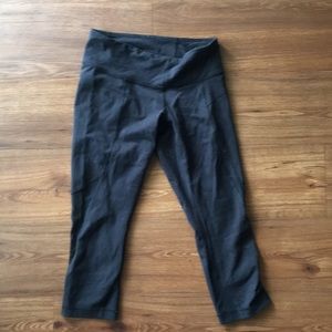Lululemon size 6 crops with mesh cut-out!